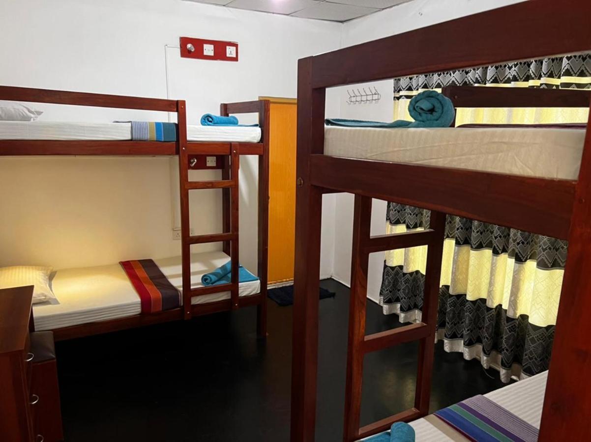 סיגירייה The Traveller'S Hostel & Private Rooms מראה חיצוני תמונה