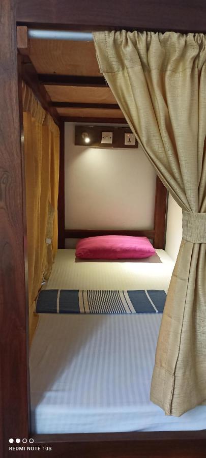 סיגירייה The Traveller'S Hostel & Private Rooms מראה חיצוני תמונה