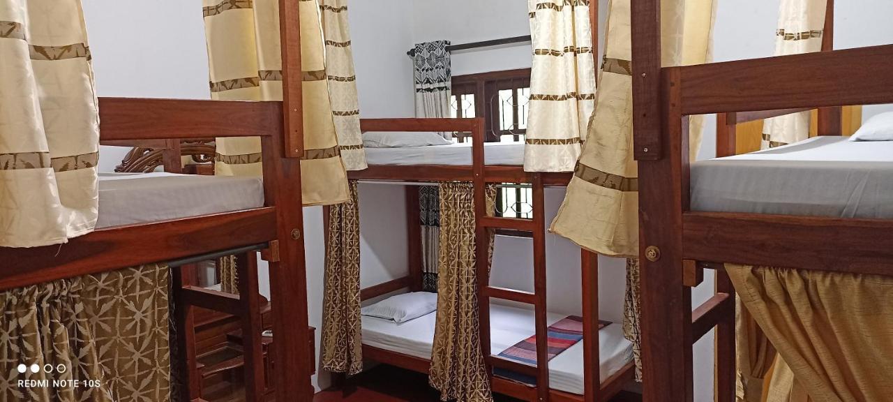 סיגירייה The Traveller'S Hostel & Private Rooms מראה חיצוני תמונה