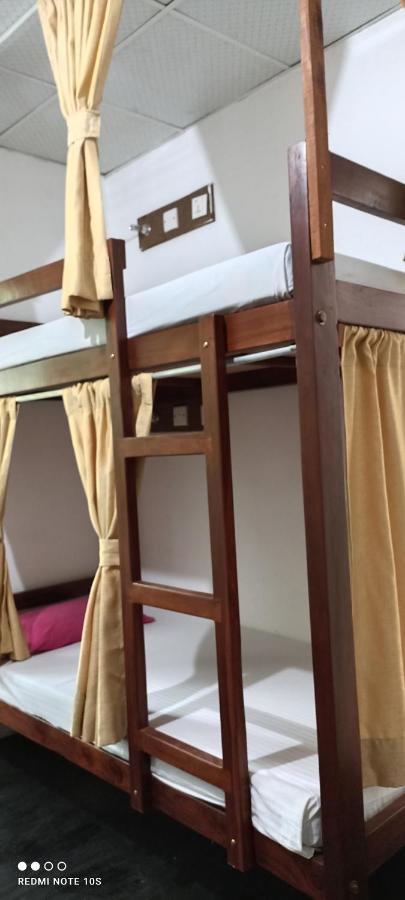 סיגירייה The Traveller'S Hostel & Private Rooms מראה חיצוני תמונה