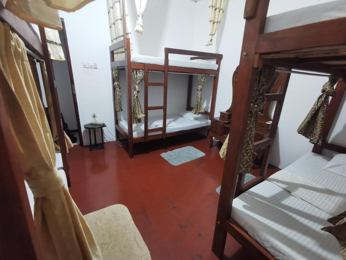 סיגירייה The Traveller'S Hostel & Private Rooms מראה חיצוני תמונה